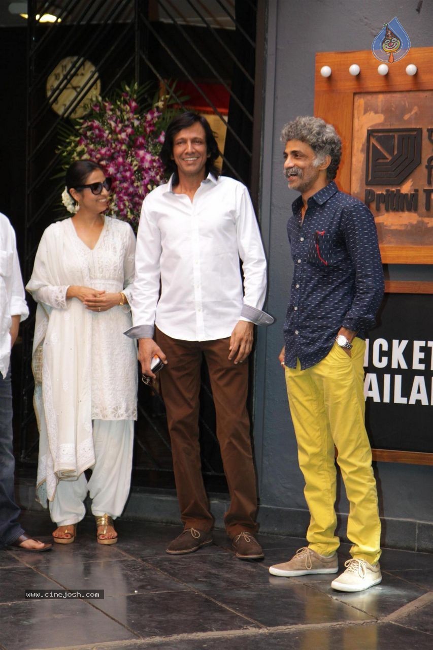 Bolly Celebs at Dadasaheb Phalke Award Presentation  - 58 / 111 photos