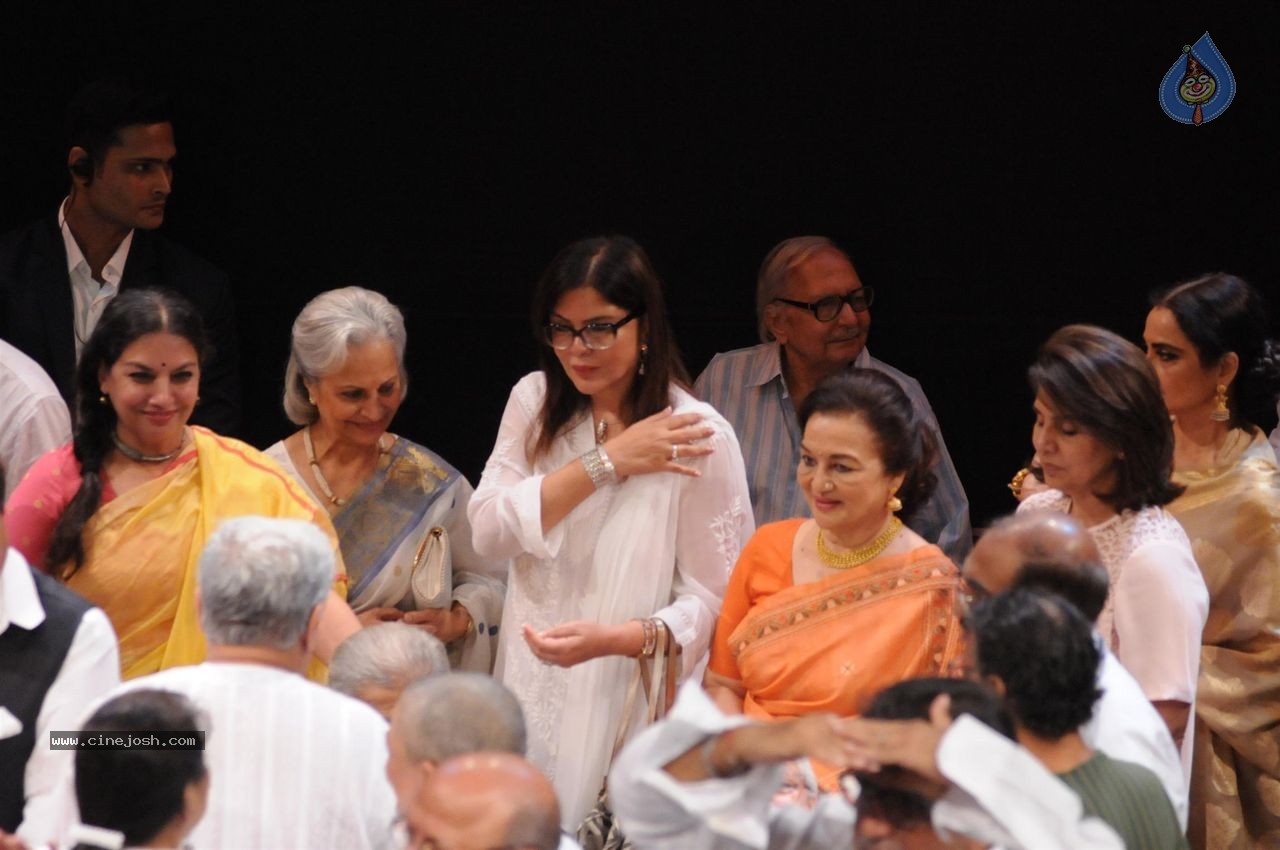 Bolly Celebs at Dadasaheb Phalke Award Presentation  - 63 / 111 photos