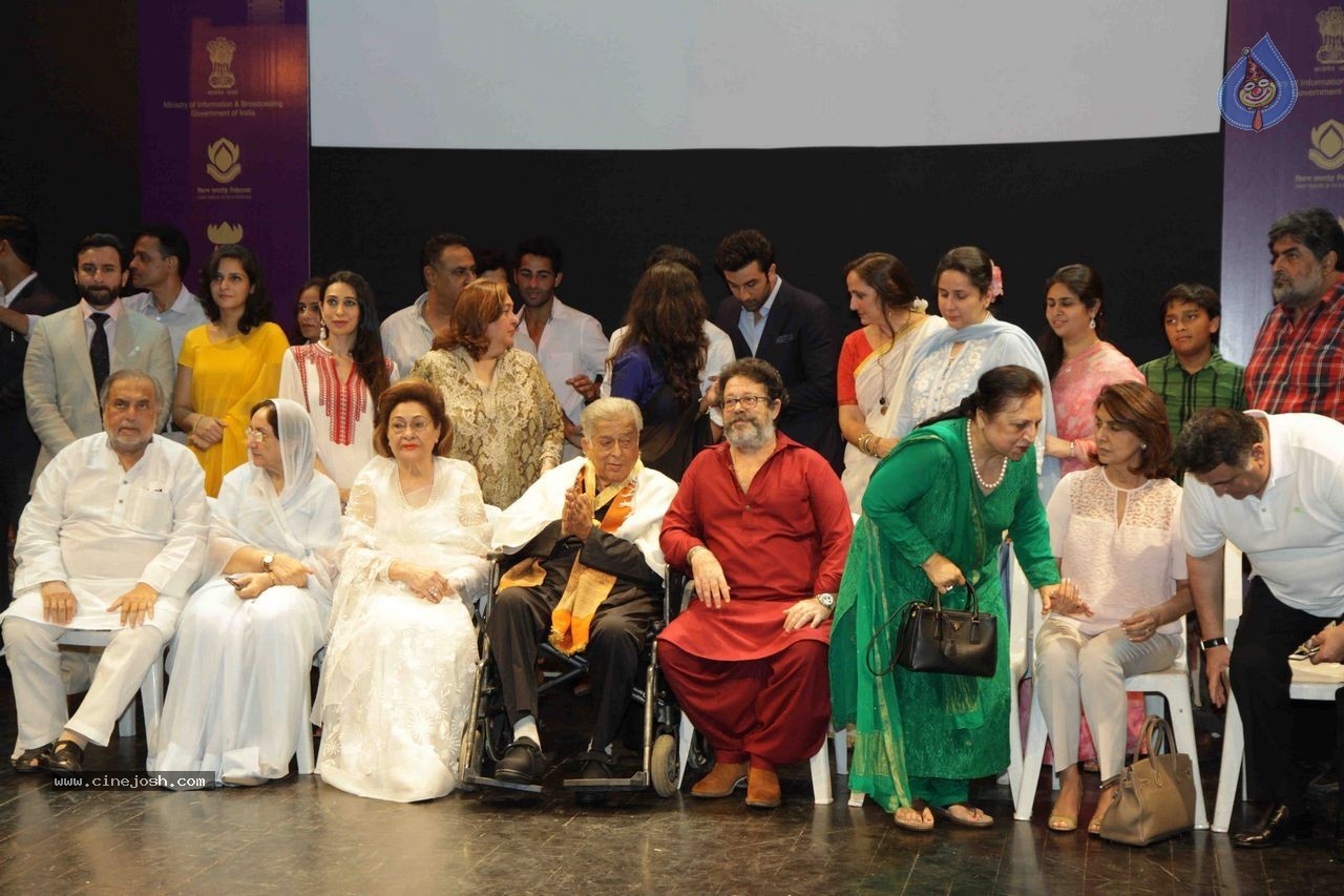 Bolly Celebs at Dadasaheb Phalke Award Presentation  - 77 / 111 photos