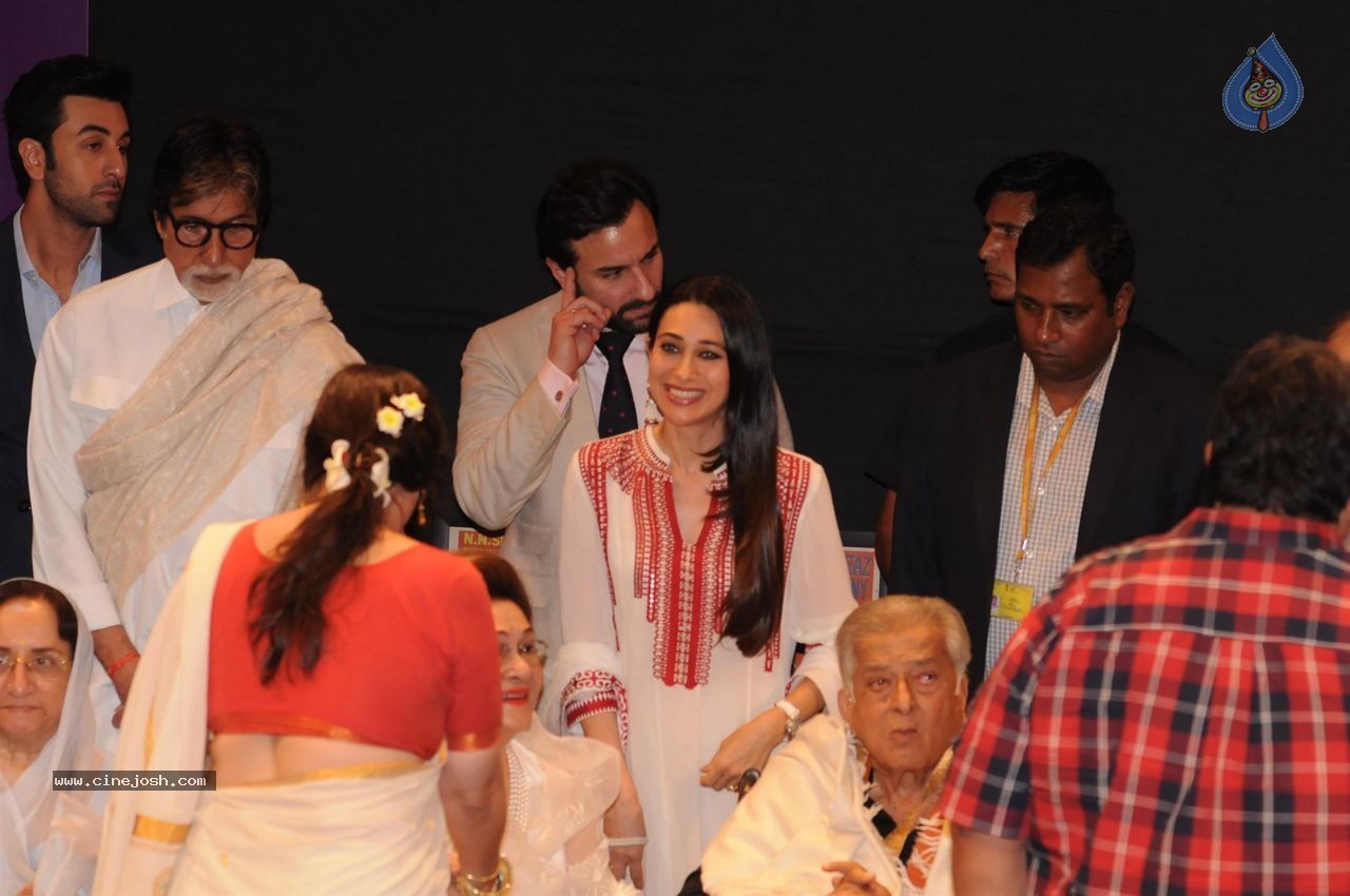 Bolly Celebs at Dadasaheb Phalke Award Presentation  - 106 / 111 photos