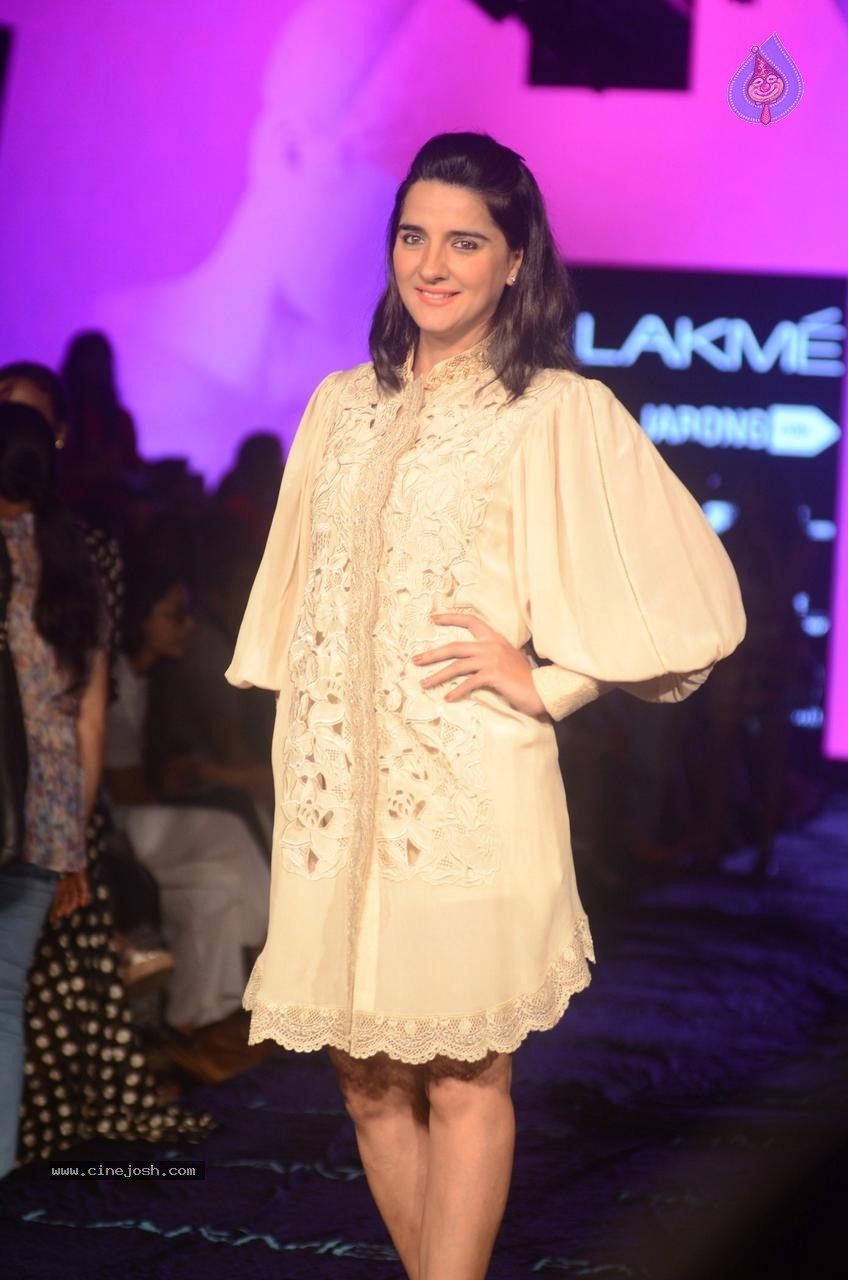 Bolly Celebs at Day 2 LFW Summer Resort 2015 - 58 / 72 photos