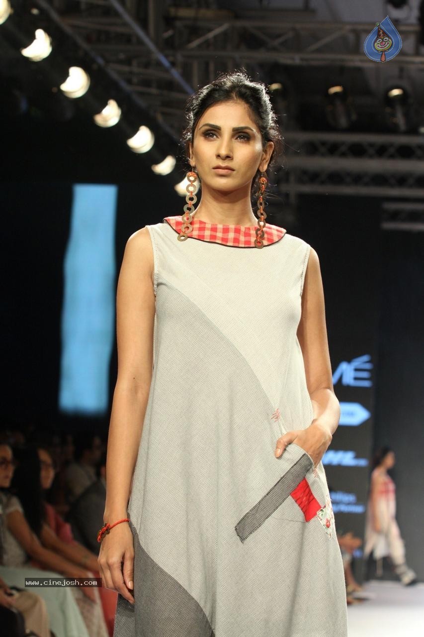 Bolly Celebs at Day 3 LFW Summer Resort 2015 - 12 / 115 photos