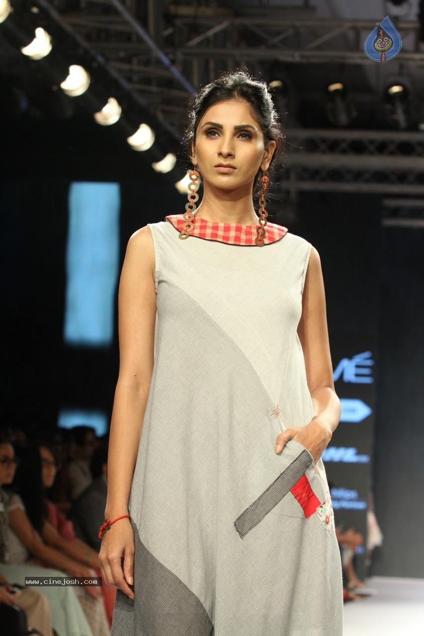 Bolly Celebs at Day 3 LFW Summer Resort 2015 - 13 / 115 photos