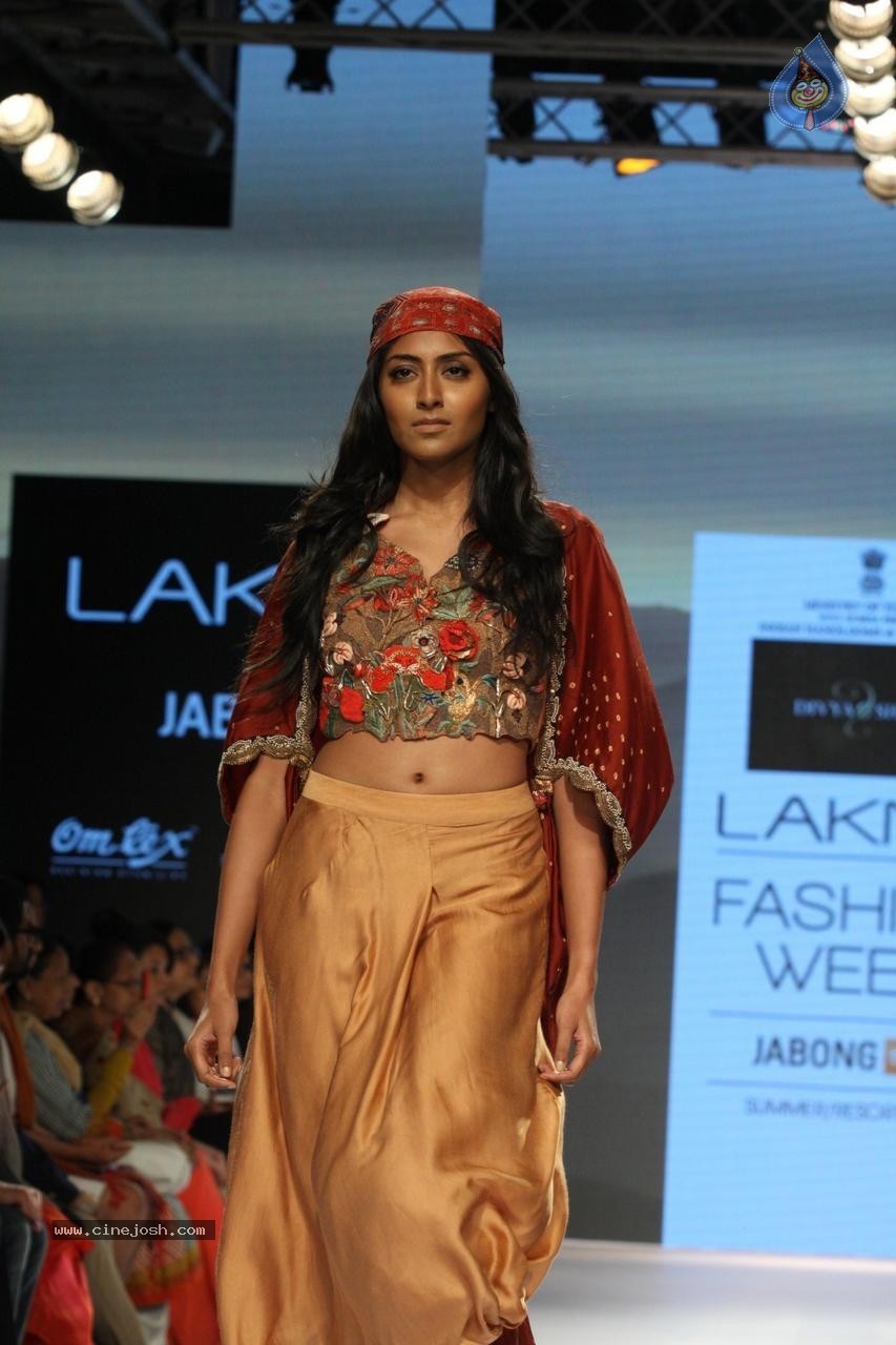 Bolly Celebs at Day 3 LFW Summer Resort 2015 - 34 / 115 photos