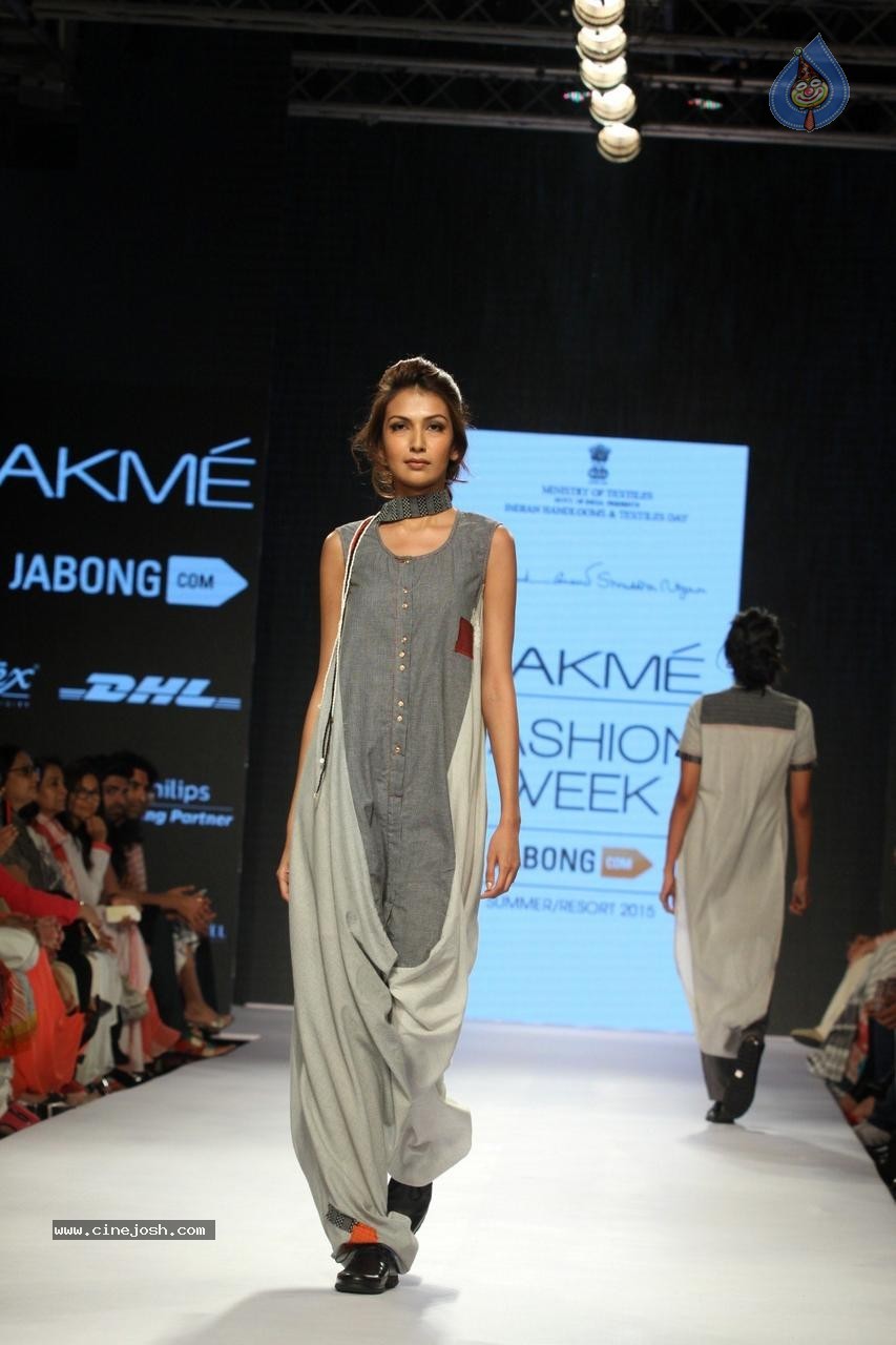 Bolly Celebs at Day 3 LFW Summer Resort 2015 - 35 / 115 photos