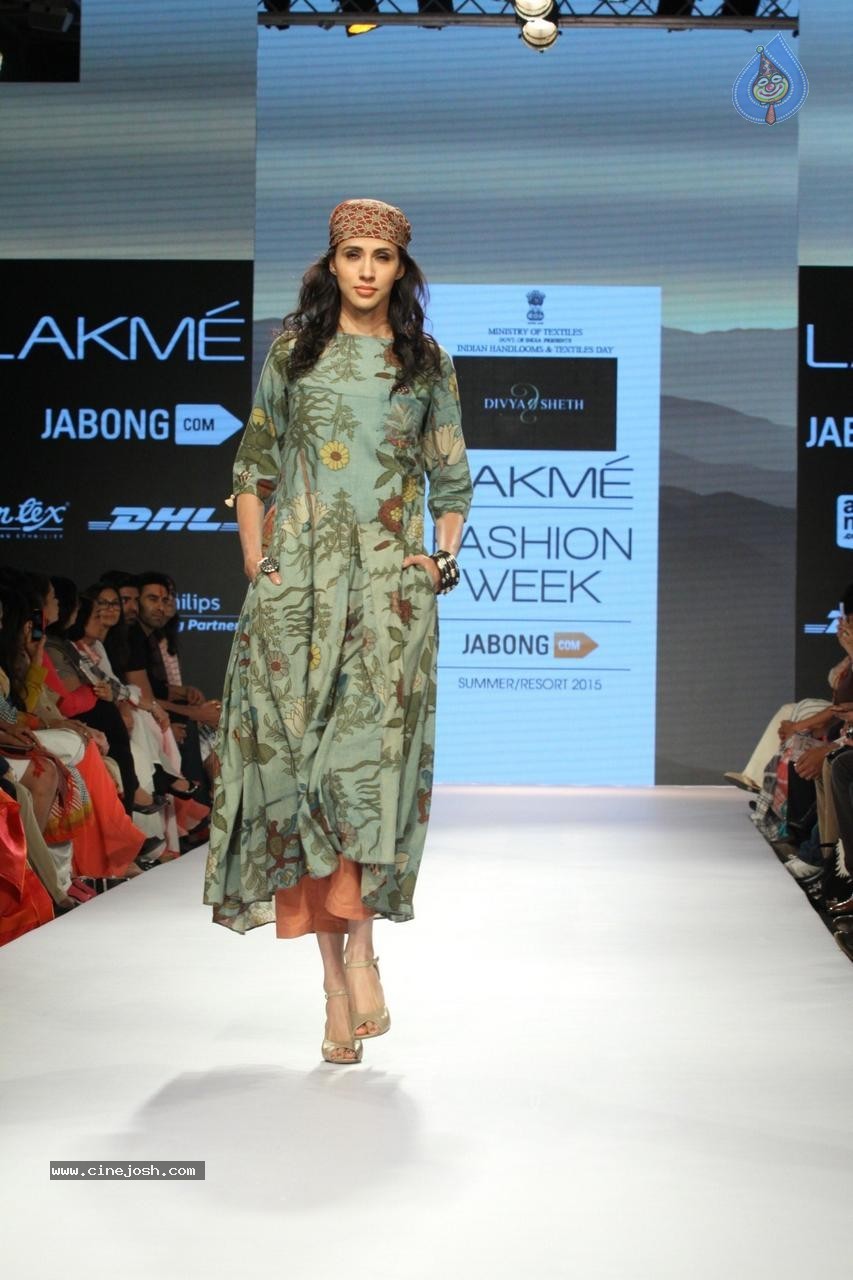 Bolly Celebs at Day 3 LFW Summer Resort 2015 - 46 / 115 photos