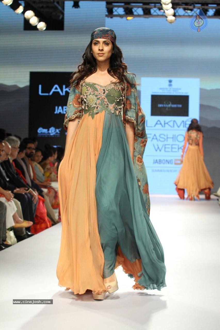 Bolly Celebs at Day 3 LFW Summer Resort 2015 - 49 / 115 photos