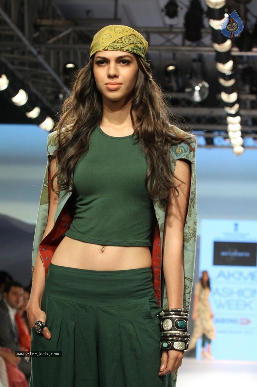 Bolly Celebs at Day 3 LFW Summer Resort 2015 - 53 / 115 photos