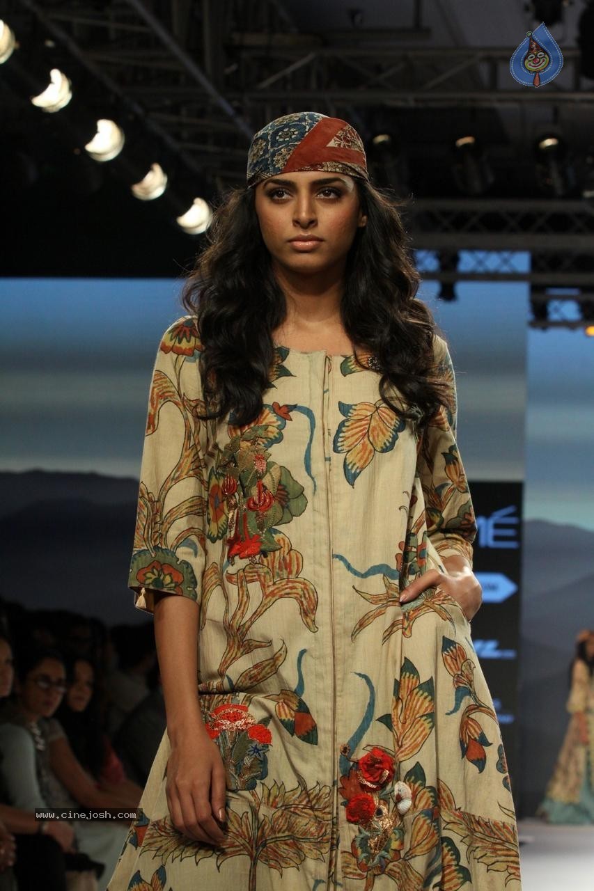 Bolly Celebs at Day 3 LFW Summer Resort 2015 - 65 / 115 photos