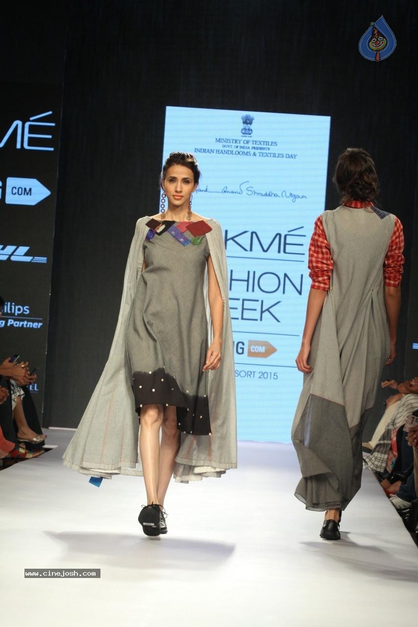 Bolly Celebs at Day 3 LFW Summer Resort 2015 - 69 / 115 photos