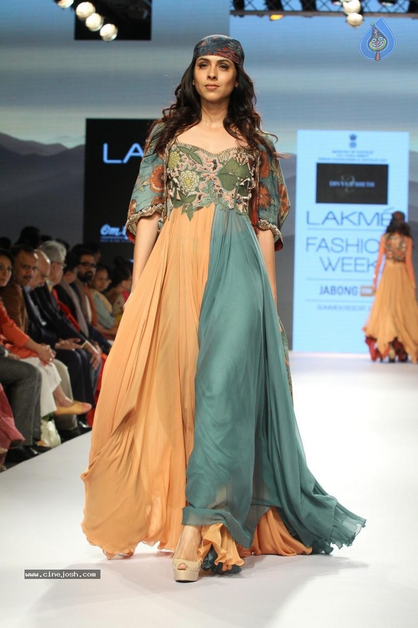 Bolly Celebs at Day 3 LFW Summer Resort 2015 - 82 / 115 photos