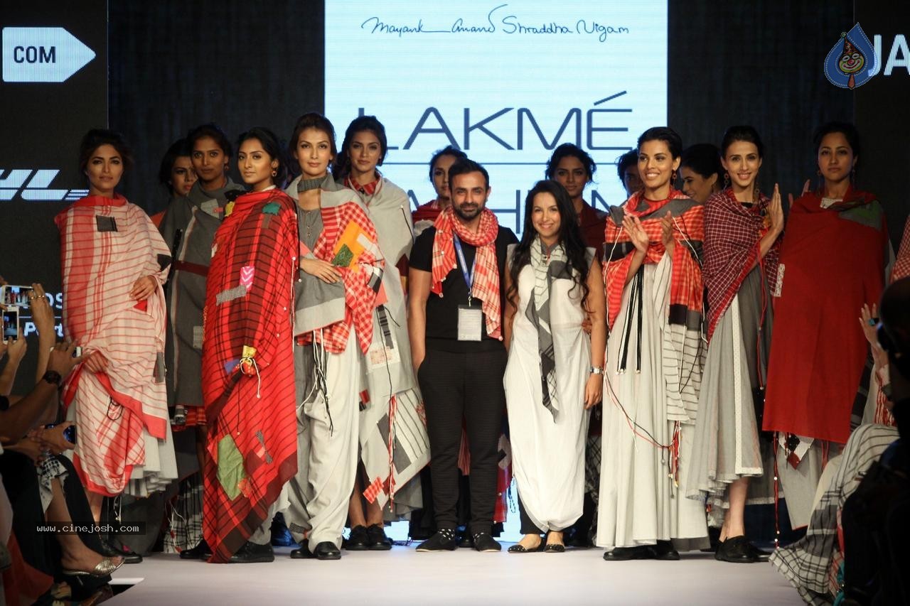 Bolly Celebs at Day 3 LFW Summer Resort 2015 - 83 / 115 photos