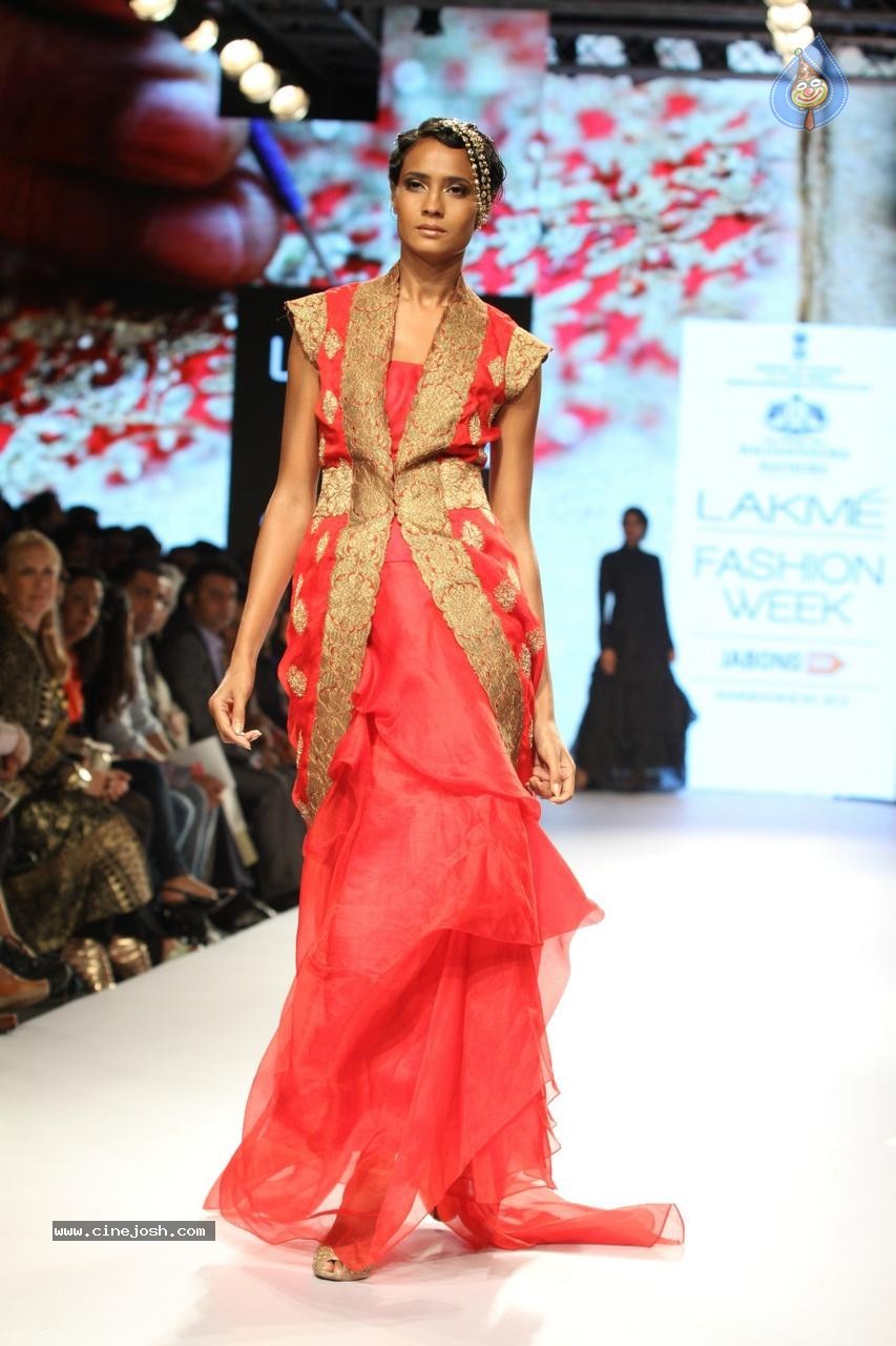 Bolly Celebs at Day 3 LFW Summer Resort 2015 - 91 / 115 photos