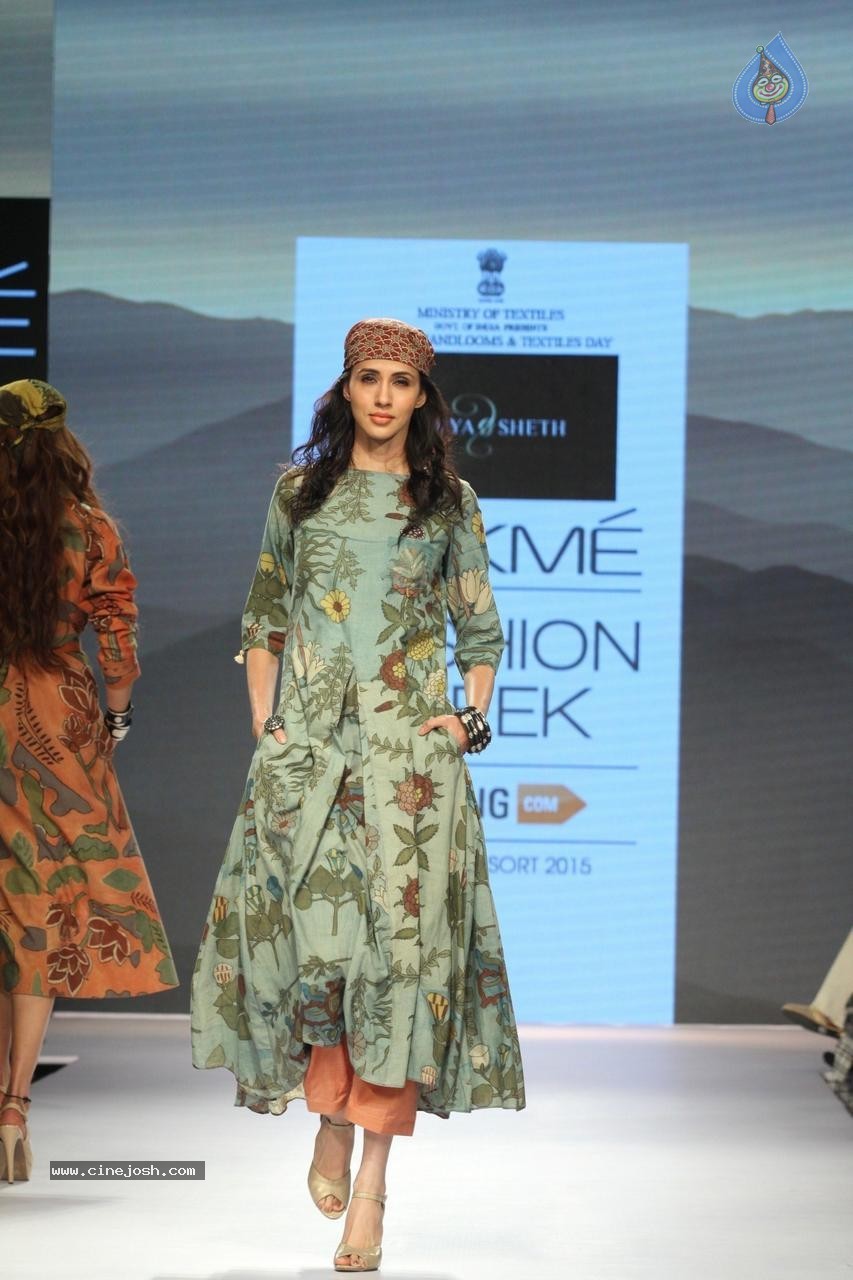 Bolly Celebs at Day 3 LFW Summer Resort 2015 - 92 / 115 photos