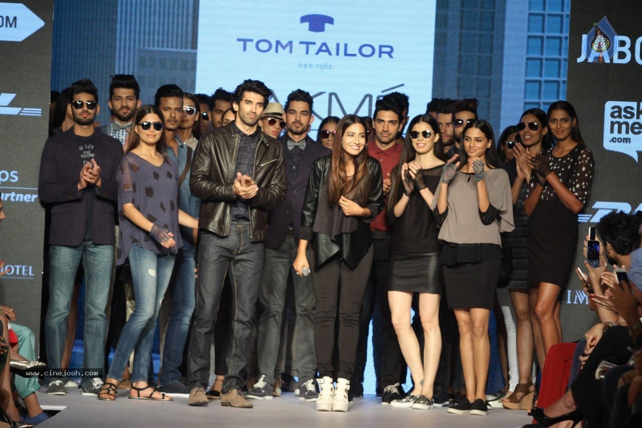 Bolly Celebs at Day 4 LFW Summer Resort 2015 - 30 / 72 photos