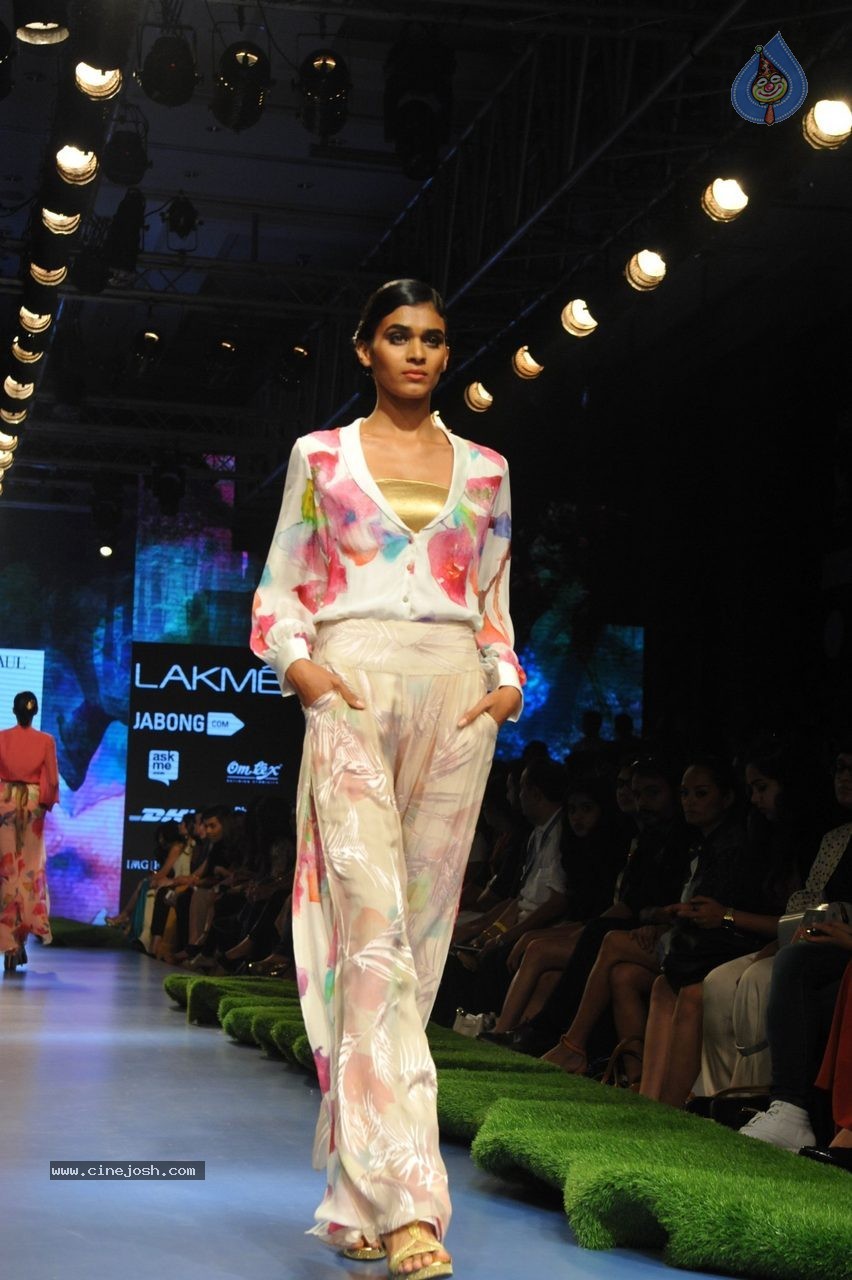 Bolly Celebs at Day 4 LFW Summer Resort 2015 - 57 / 72 photos