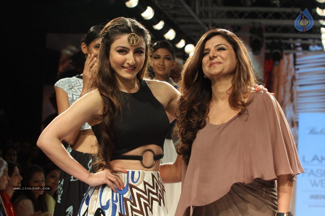 Bolly Celebs at Day 4 LFW Summer Resort 2015 - 60 / 72 photos