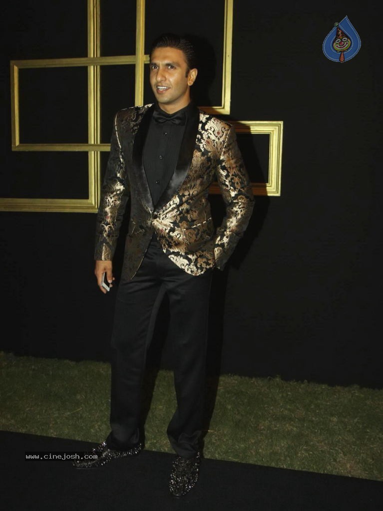 Bolly Celebs at Deepika Padukone Black n Gold Party - 23 / 49 photos
