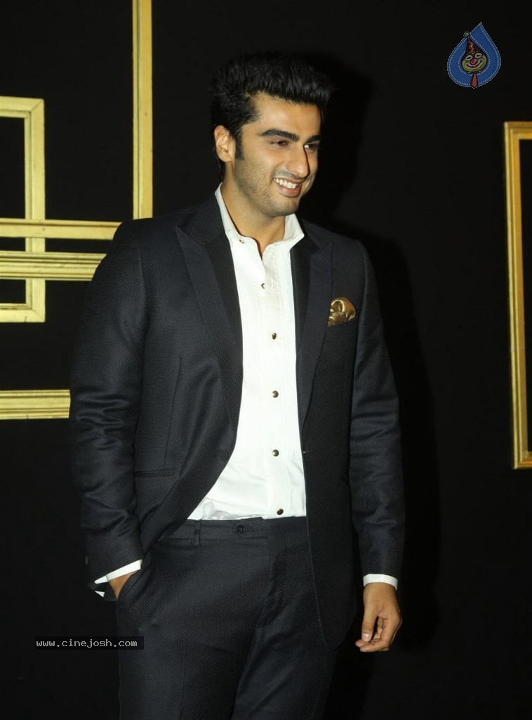 Bolly Celebs at Deepika Padukone Black n Gold Party - 25 / 49 photos
