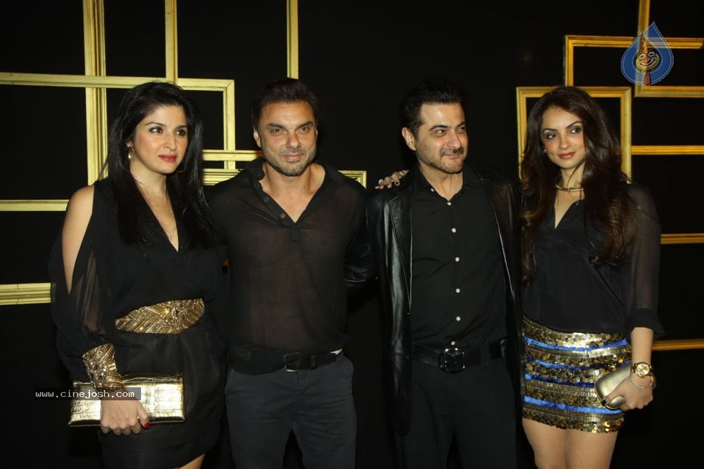 Bolly Celebs at Deepika Padukone Black n Gold Party - 36 / 49 photos