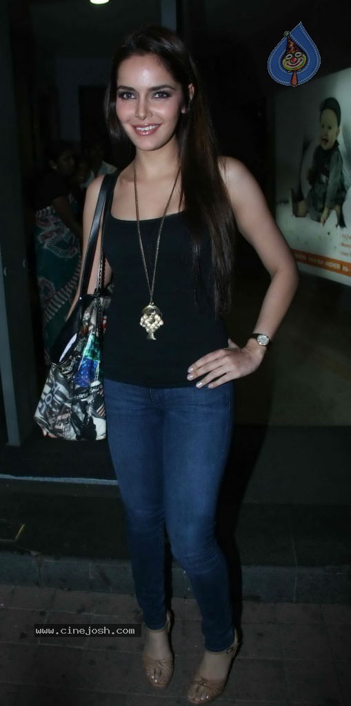 Bolly Celebs at Desi Boyz Movie Premiere Show - 6 / 50 photos