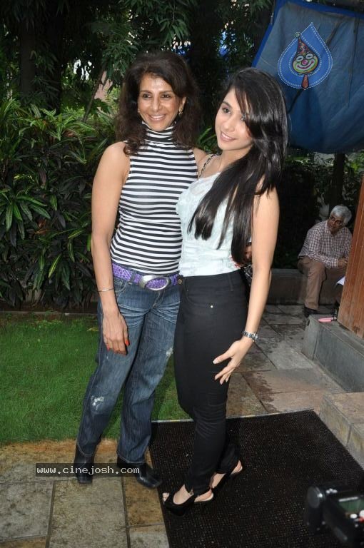 Bolly Celebs at Designers Store Launch - 24 / 46 photos