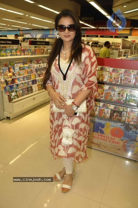 Bolly Celebs at Deswa Movie Music Launch - 24 / 52 photos