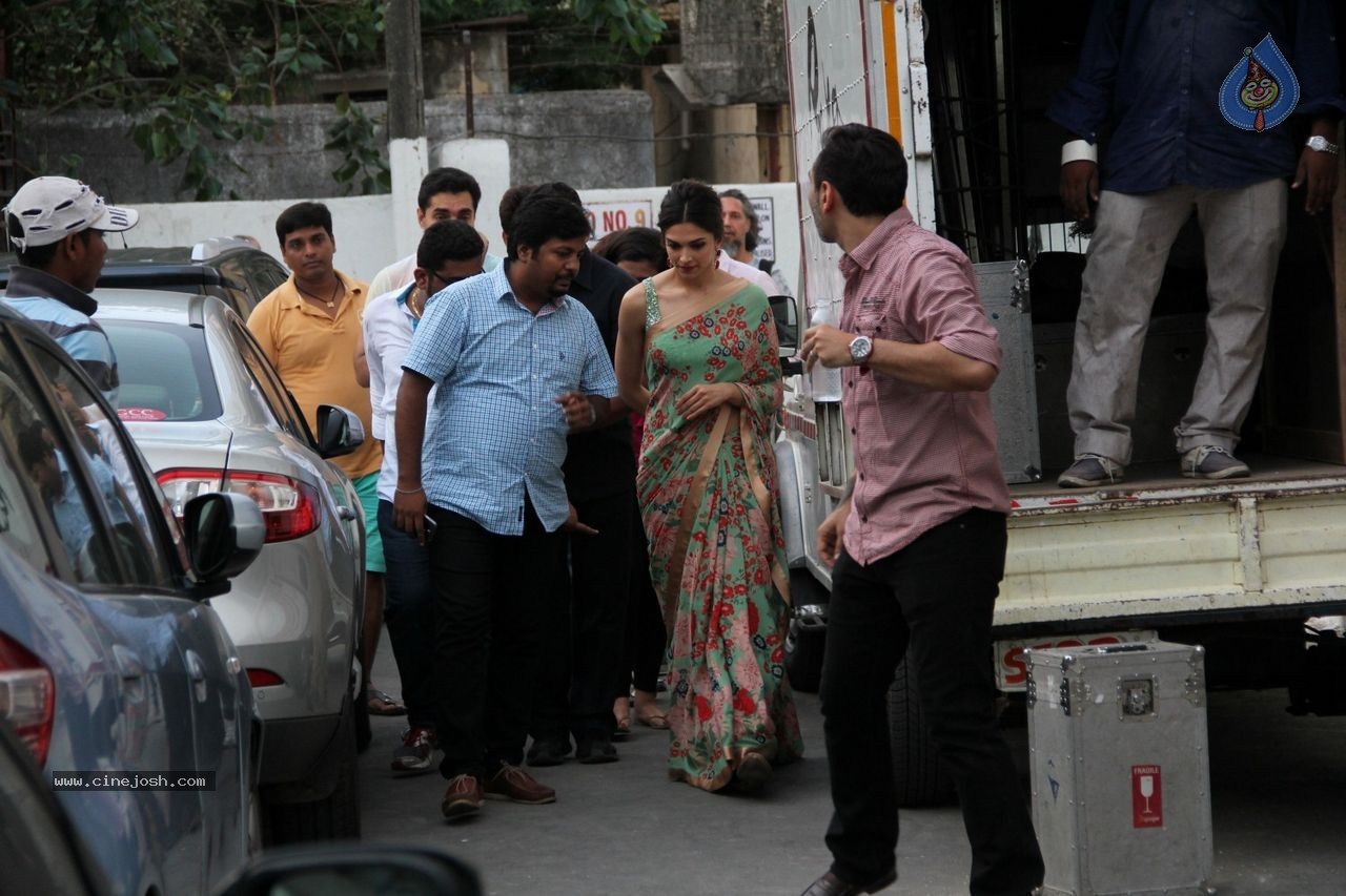 Bolly Celebs at DID Super Mom's Sets - 18 / 61 photos