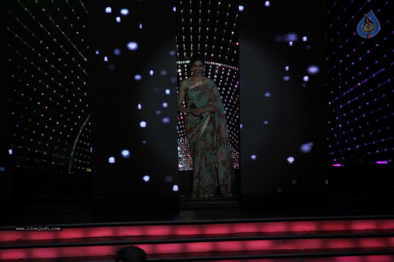 Bolly Celebs at DID Super Mom's Sets - 47 / 61 photos