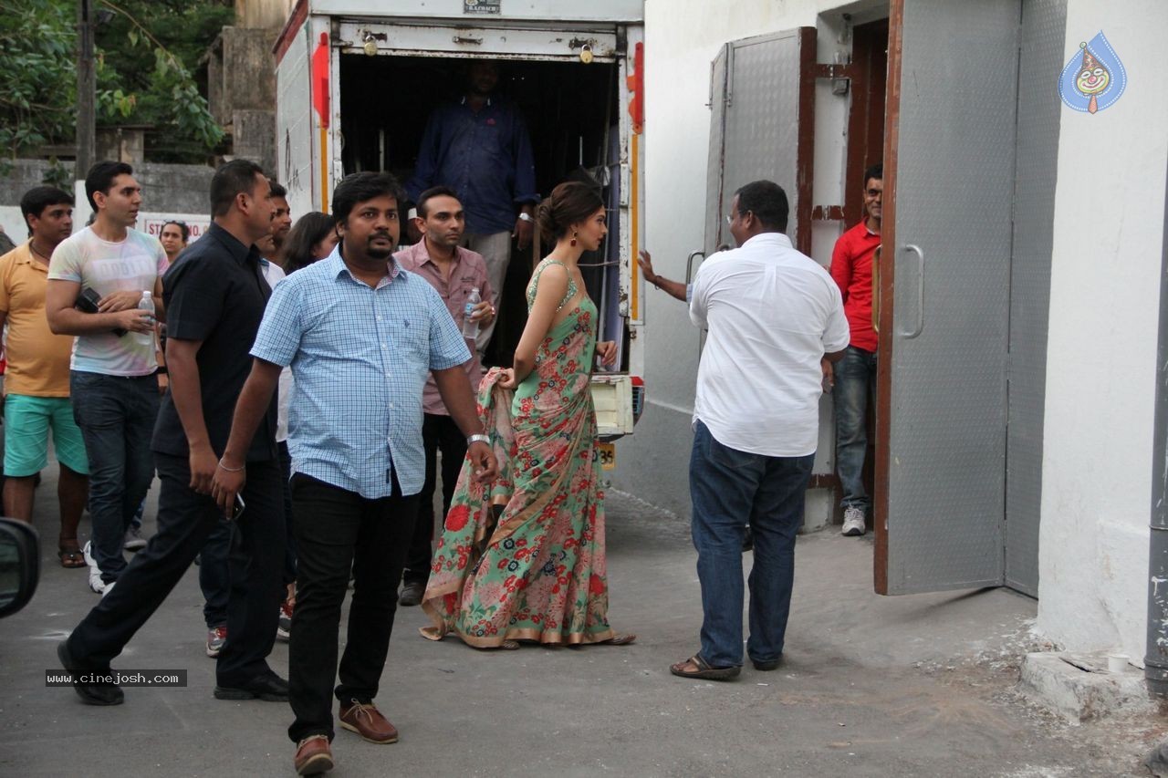 Bolly Celebs at DID Super Mom's Sets - 53 / 61 photos