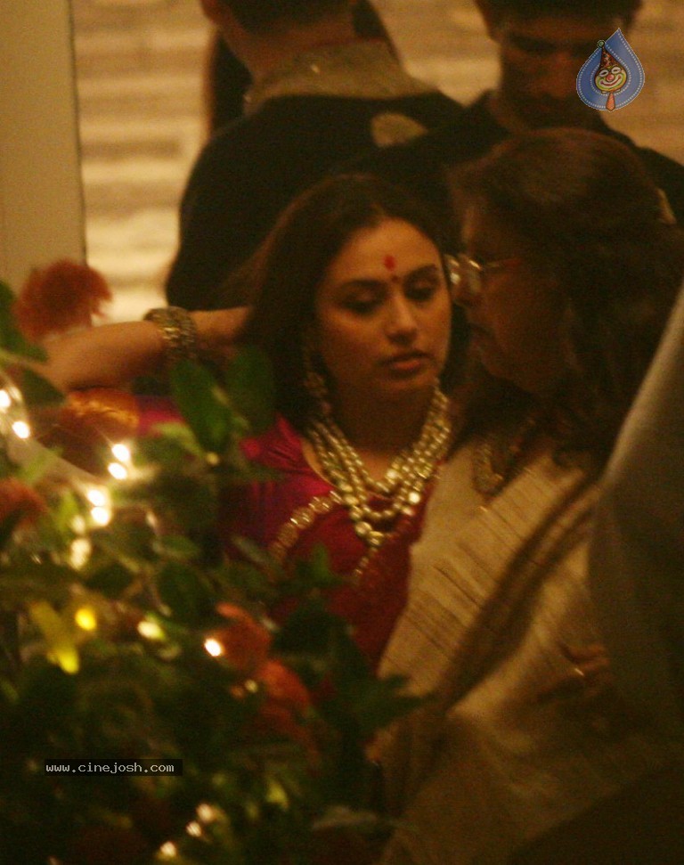 Bolly Celebs at Diwali Celebrations  - 4 / 152 photos