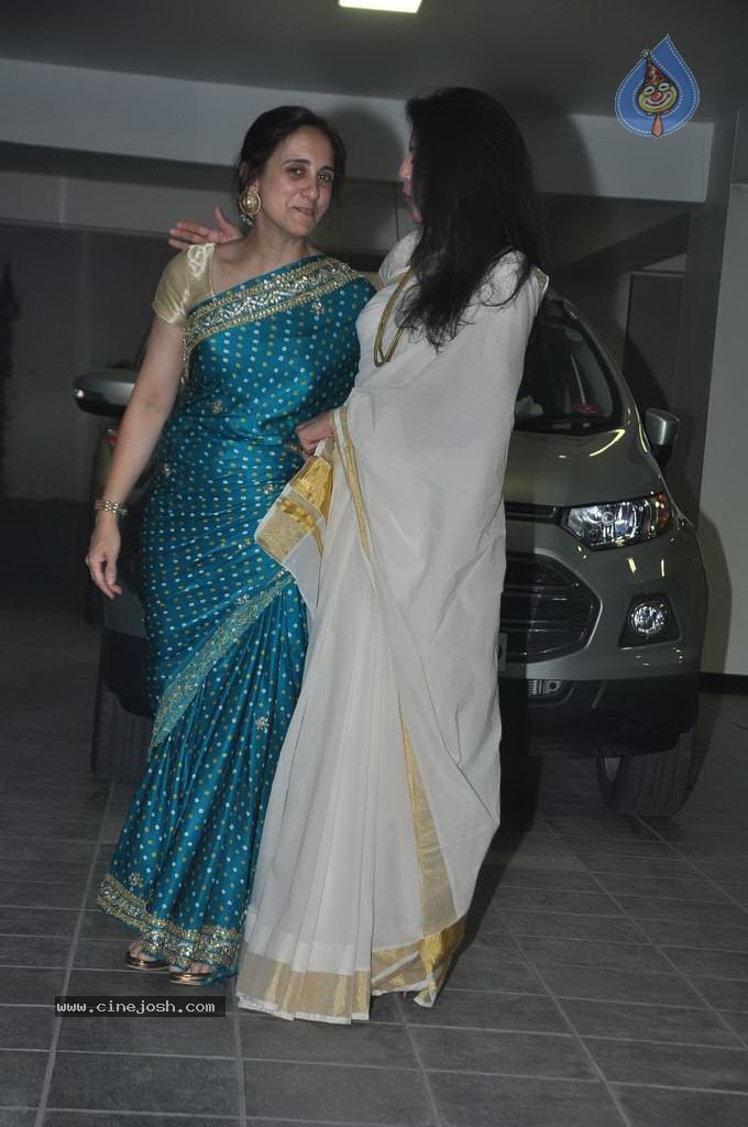 Bolly Celebs at Diwali Celebrations  - 29 / 152 photos