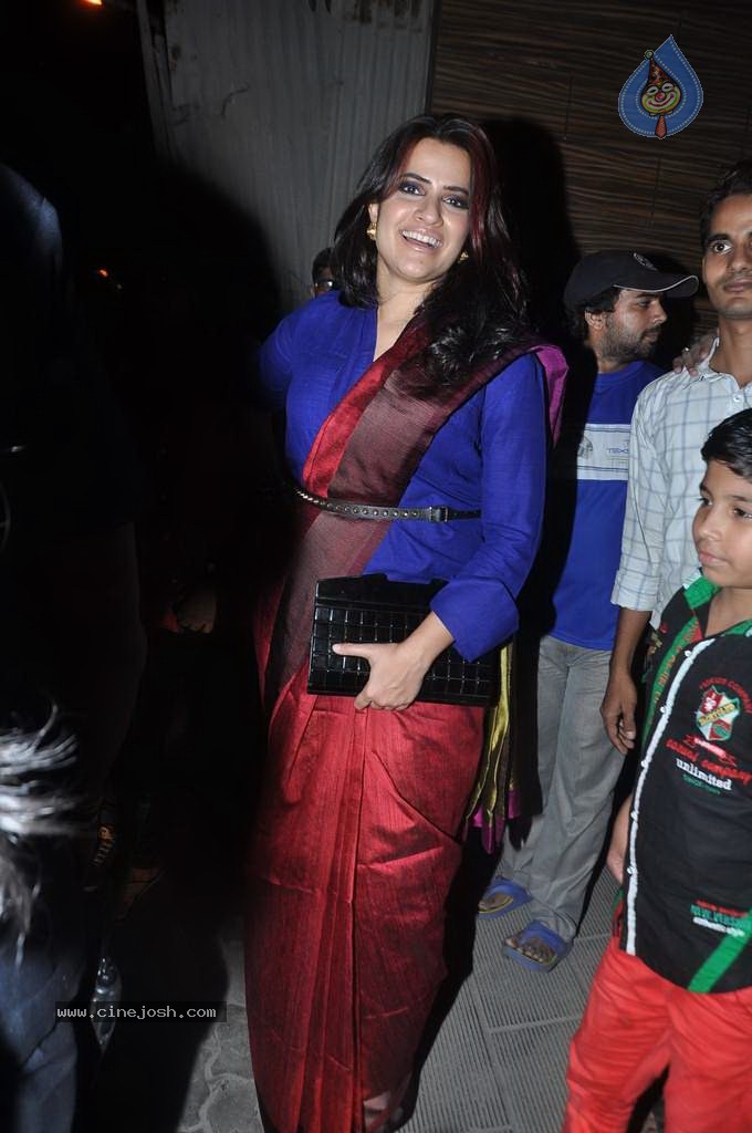 Bolly Celebs at Diwali Celebrations  - 32 / 152 photos