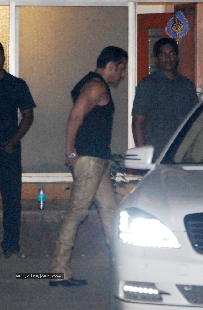 Bolly Celebs at Diwali Celebrations  - 37 / 152 photos