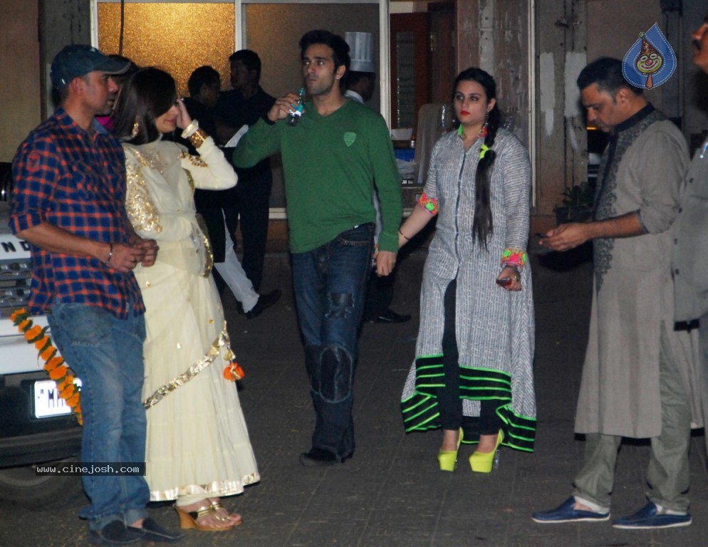 Bolly Celebs at Diwali Celebrations  - 42 / 152 photos