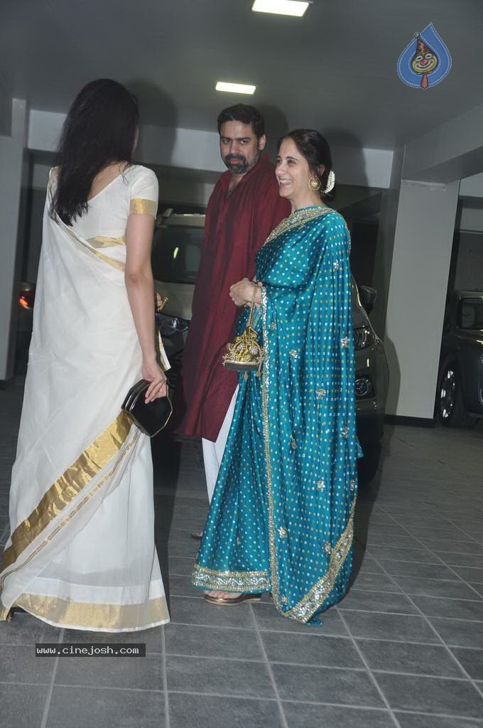 Bolly Celebs at Diwali Celebrations  - 61 / 152 photos