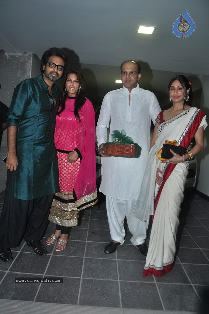 Bolly Celebs at Diwali Celebrations  - 79 / 152 photos