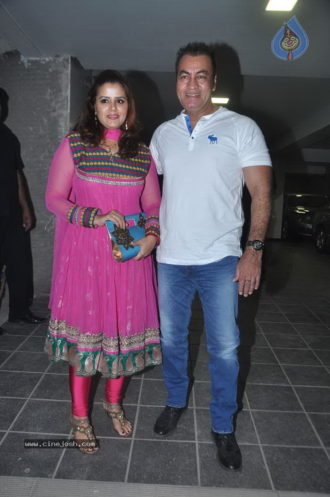 Bolly Celebs at Diwali Celebrations  - 81 / 152 photos