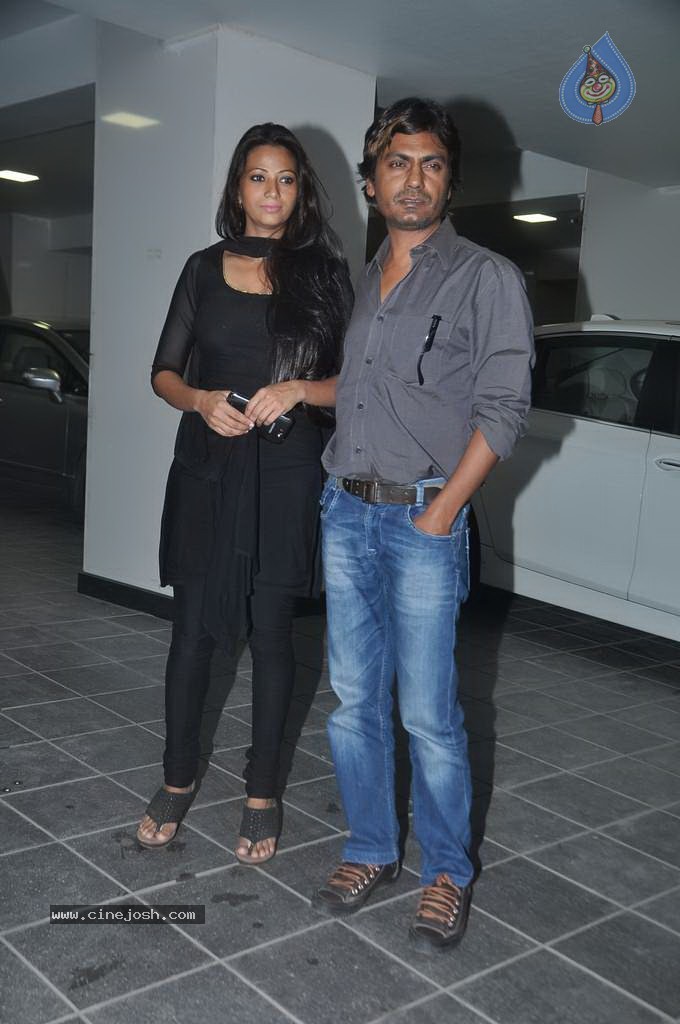 Bolly Celebs at Diwali Celebrations  - 99 / 152 photos