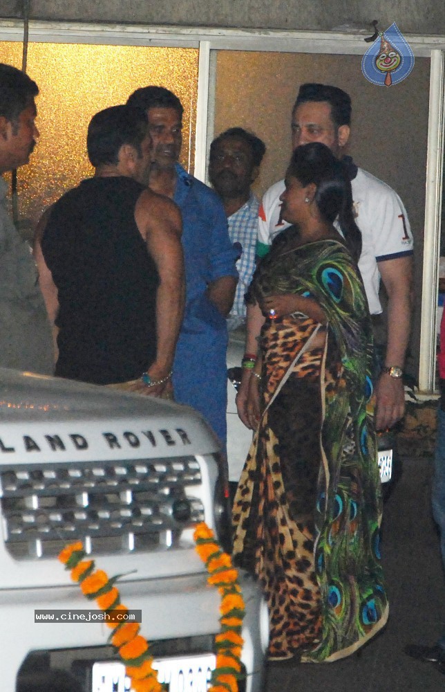 Bolly Celebs at Diwali Celebrations  - 104 / 152 photos