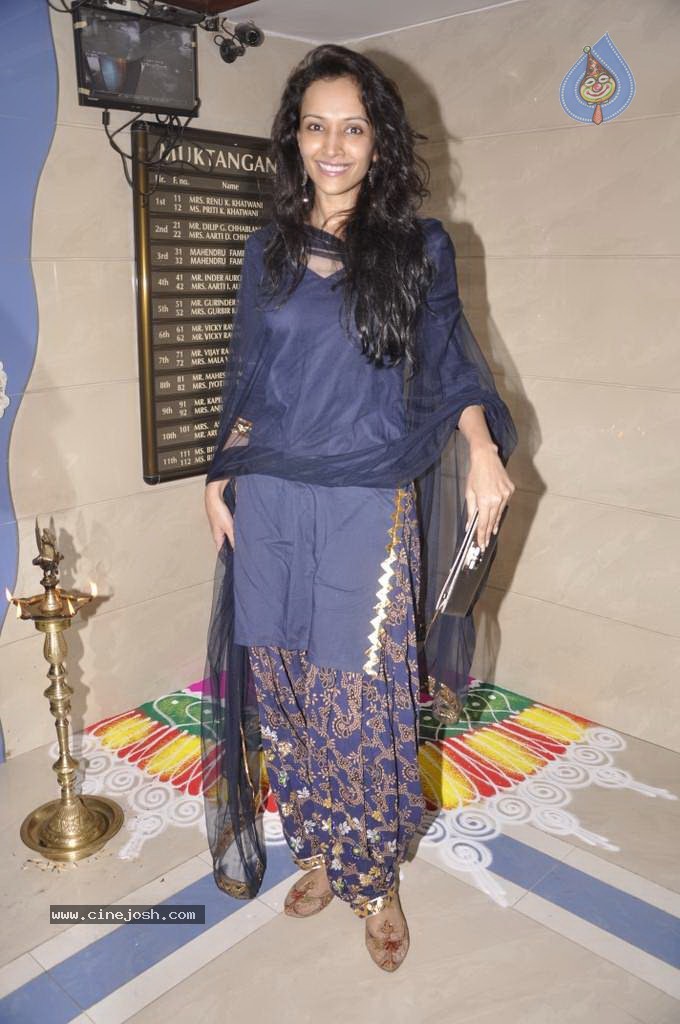 Bolly Celebs at Diwali Celebrations  - 120 / 152 photos