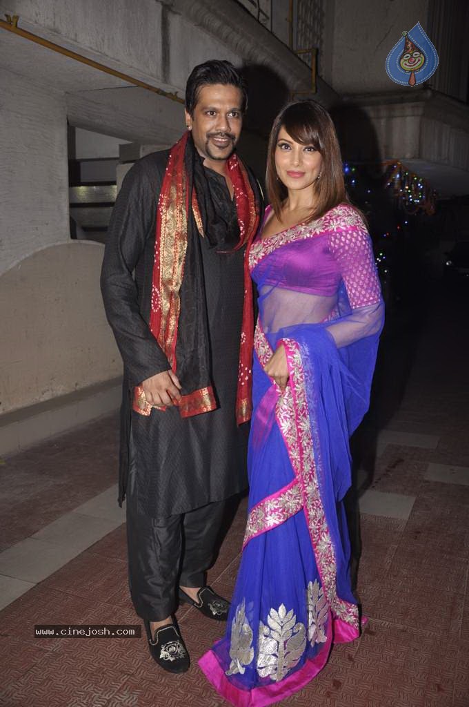 Bolly Celebs at Diwali Celebrations  - 139 / 152 photos