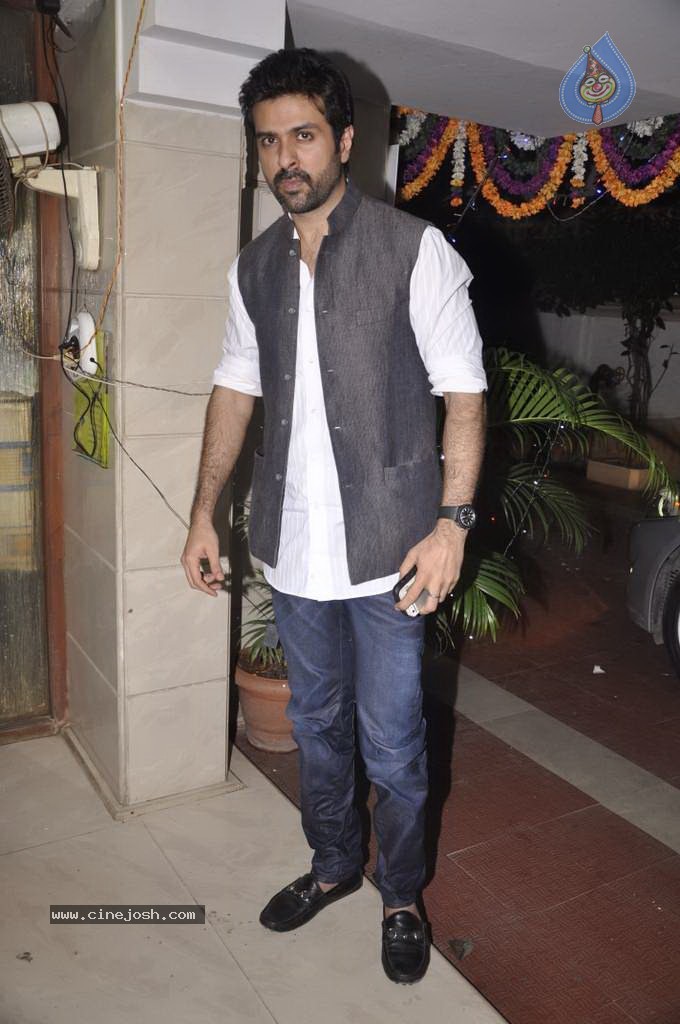 Bolly Celebs at Diwali Celebrations  - 144 / 152 photos