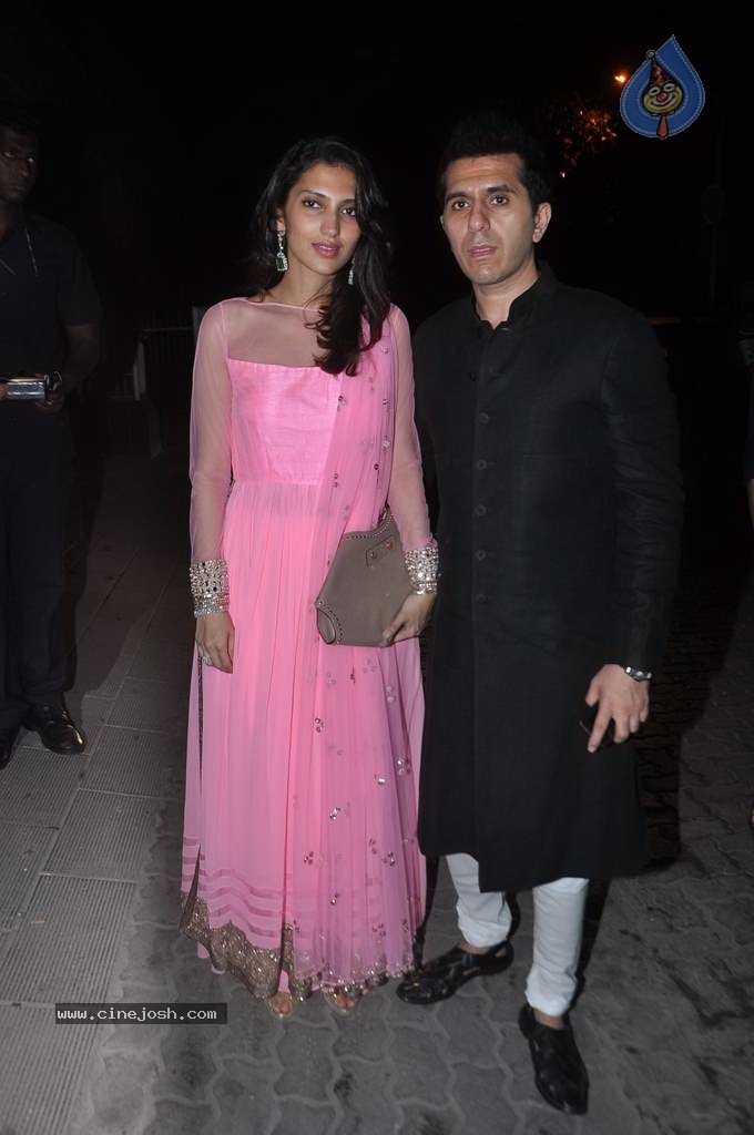 Bolly Celebs at Diwali Celebrations  - 147 / 152 photos