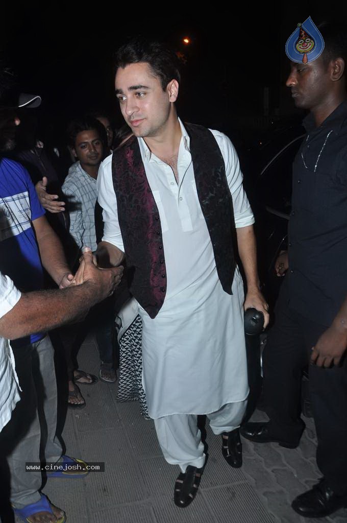 Bolly Celebs at Diwali Celebrations  - 151 / 152 photos