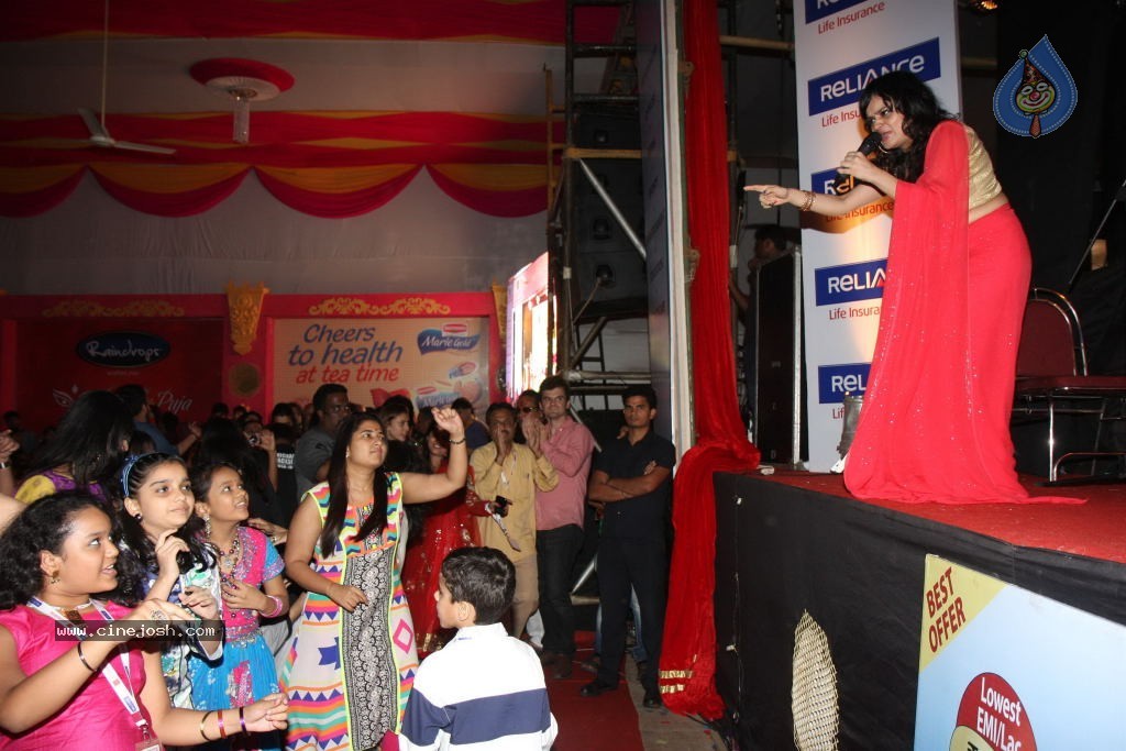 Bolly Celebs at Durga Pooja - 4 / 78 photos