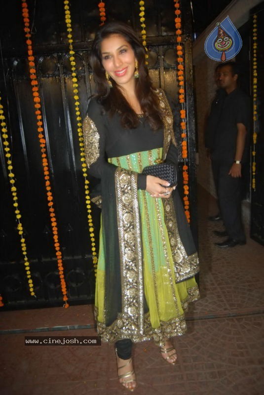 Bolly Celebs at Ekta Kapoor Diwali Party - 45 / 56 photos