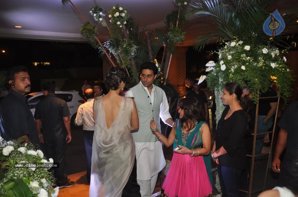 Bolly Celebs at Ekta Kapoor Iftar Party - 22 / 113 photos