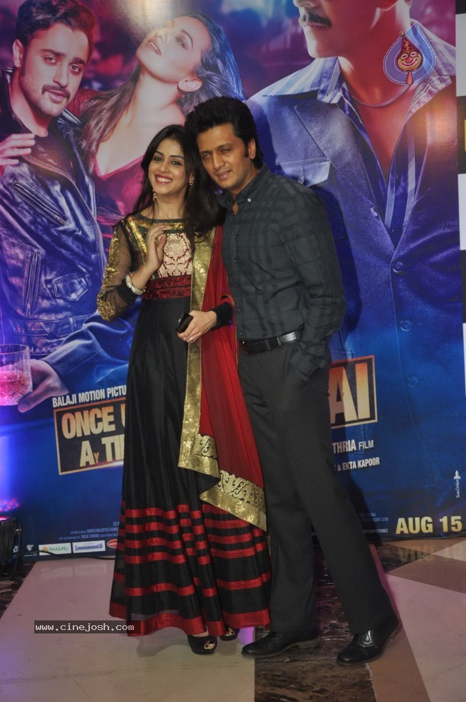 Bolly Celebs at Ekta Kapoor Iftar Party - 57 / 113 photos