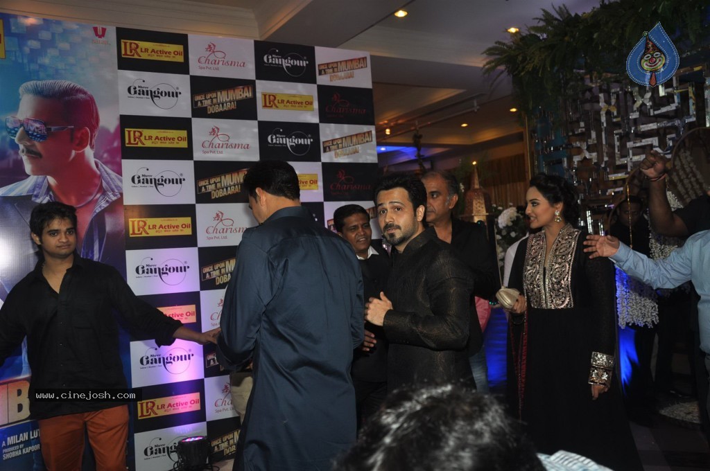 Bolly Celebs at Ekta Kapoor Iftar Party - 70 / 113 photos